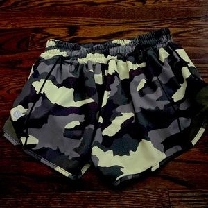 Like New! Lululemon Hottie Hot shorts!